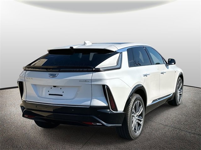 2025 Cadillac Lyriq Luxury photo 2