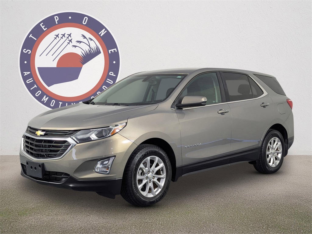 2018 Chevrolet Equinox LT photo 2
