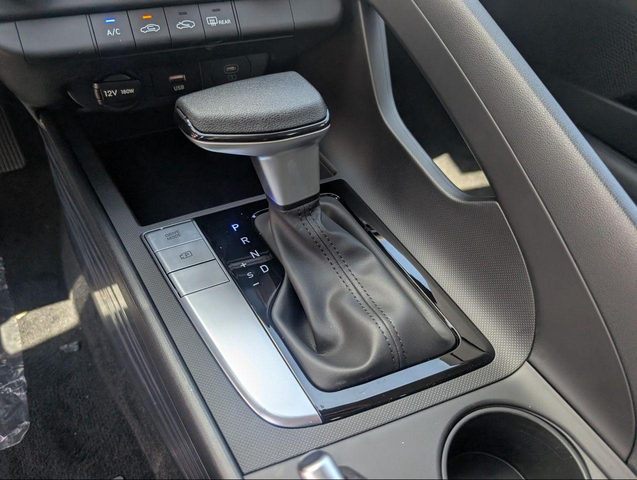 2025 Hyundai Elantra SE photo 11