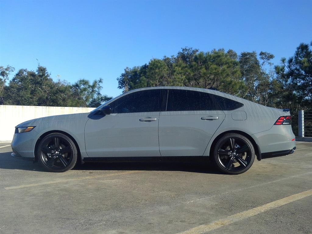 2025 Honda Accord Hybrid Sport-L photo 2