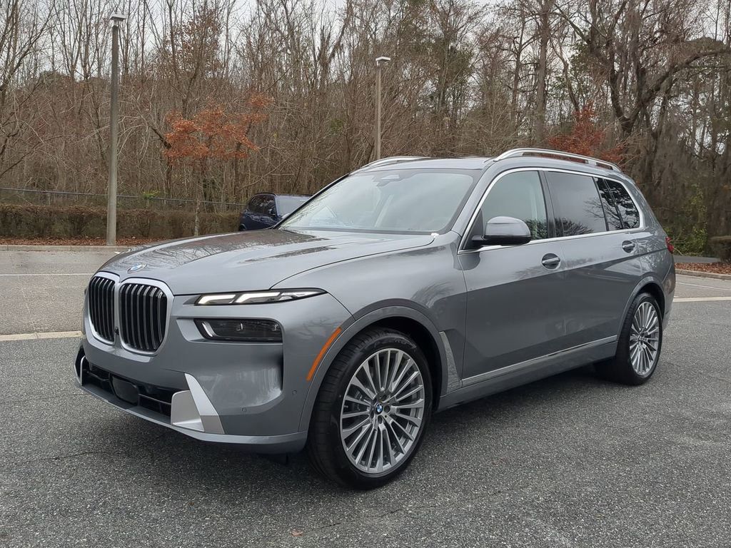 2025 BMW X7 40i's photo