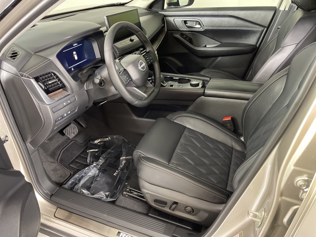 2026 Nissan Rogue Platinum photo 15