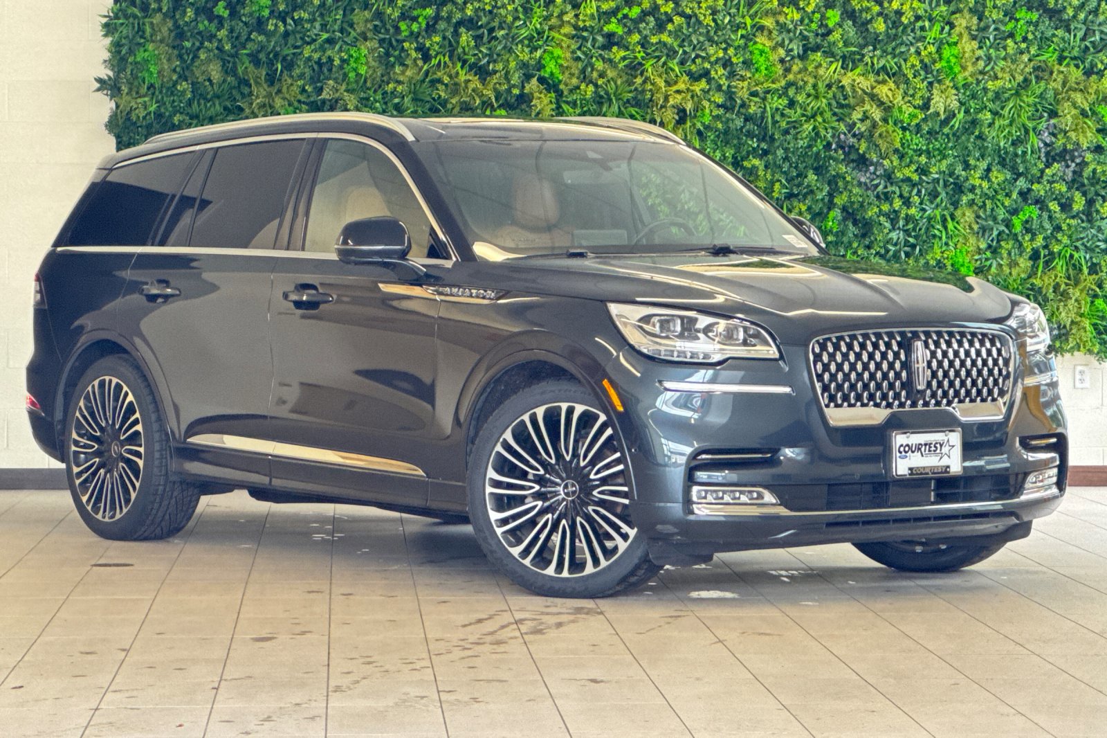 2023 Lincoln Aviator Black Label's photo