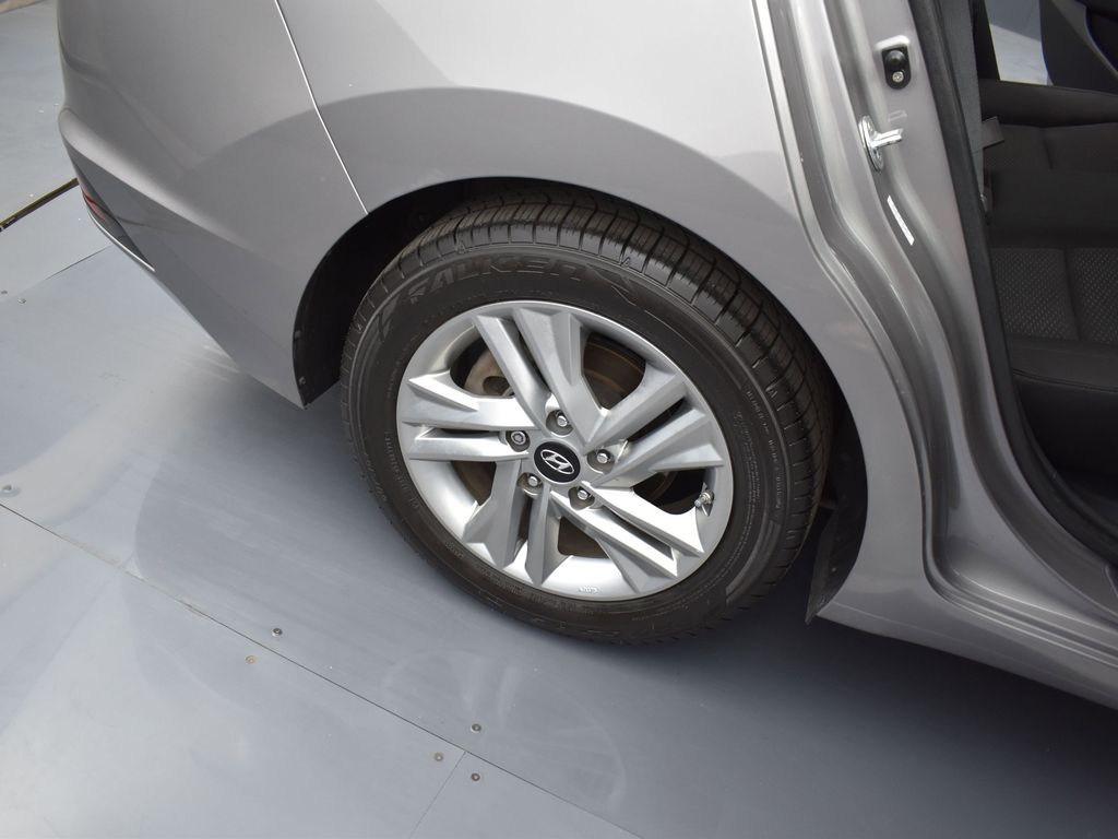 2020 Hyundai Elantra Value Edition photo 23