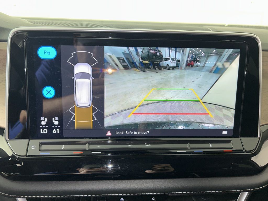 2024 Volkswagen Atlas SE Technology photo 16