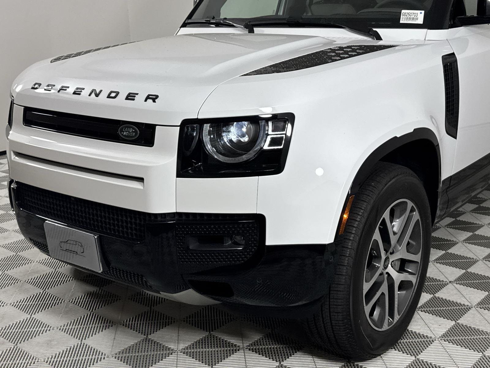 2025 Land Rover Defender 110 X-Dynamic SE photo 9