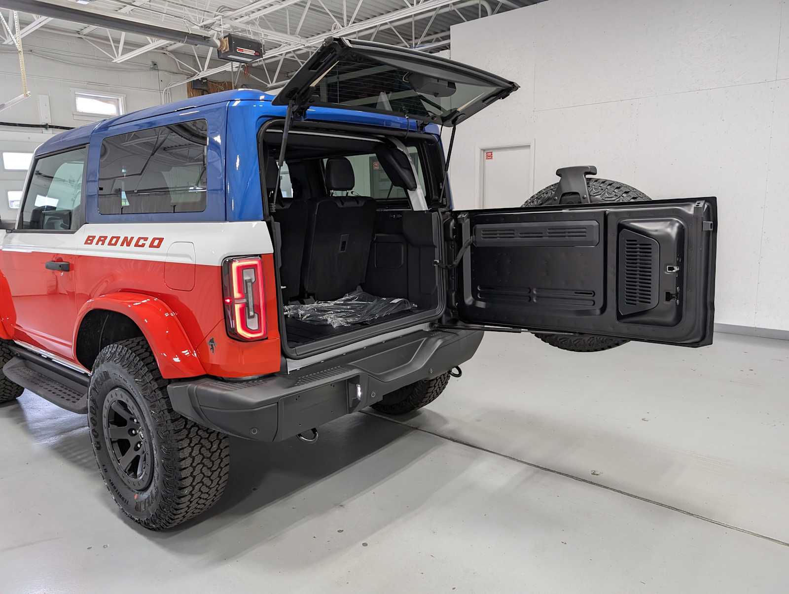 2025 Ford Bronco First Edition photo 34
