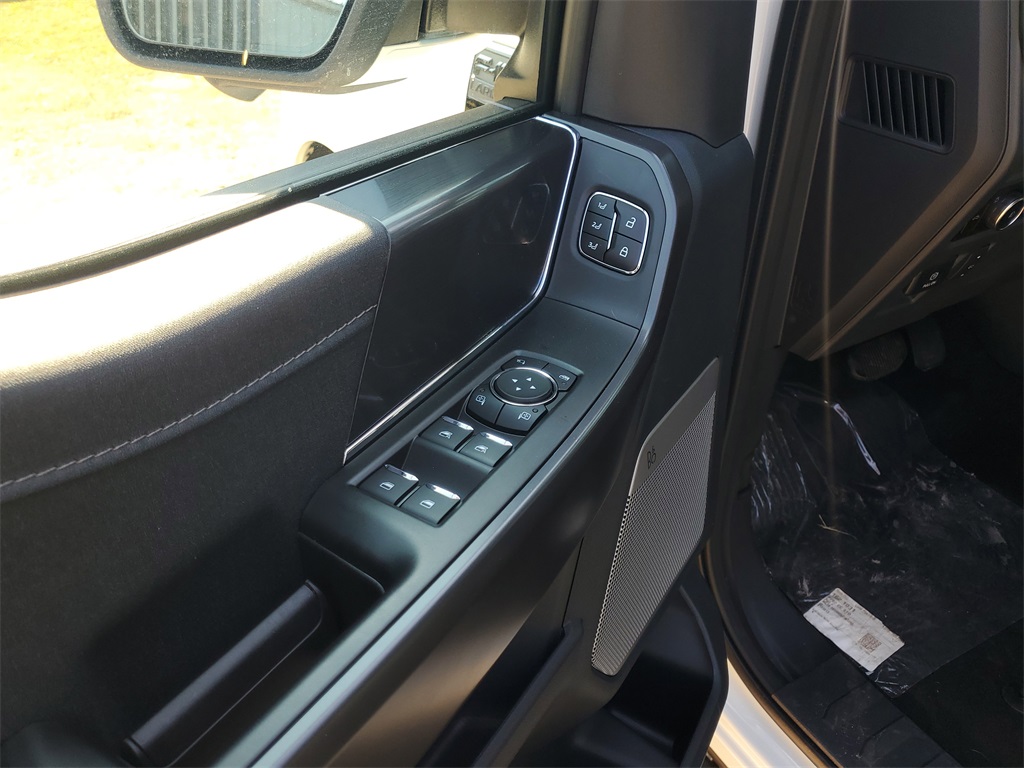 2025 Ford F-150 Lariat photo 4