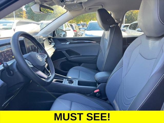 2026 Volkswagen Tiguan SE photo 3