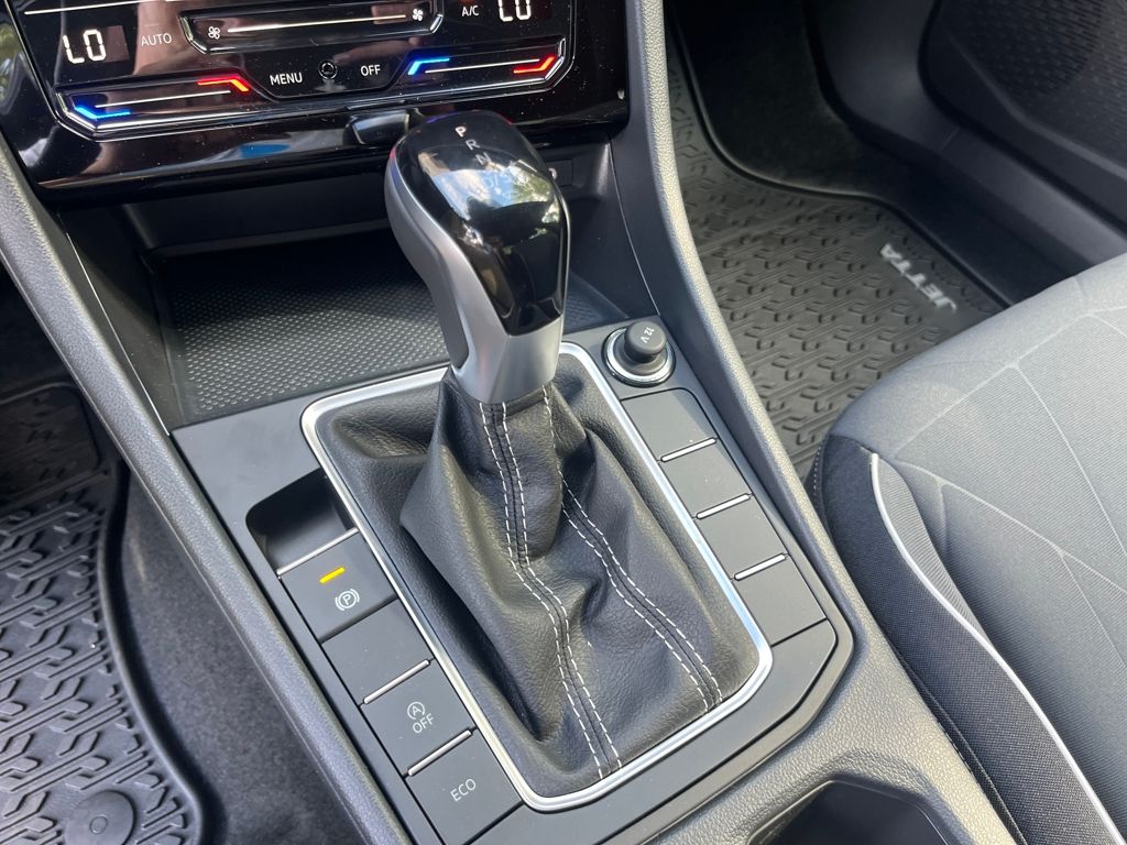 2025 Volkswagen Jetta 1.5T Sport photo 12