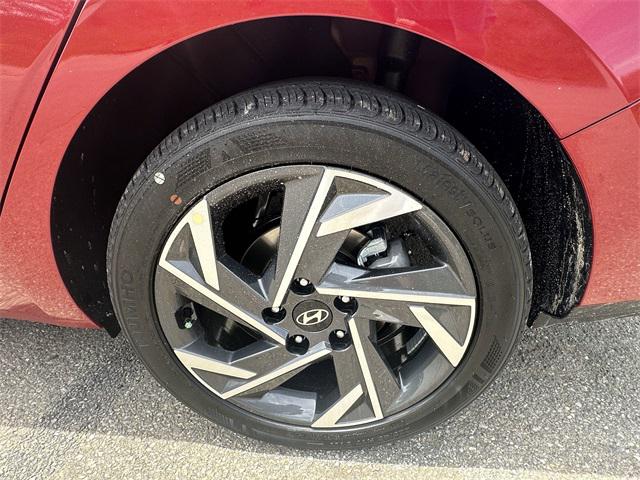 2025 Hyundai Elantra SEL Sport photo 18