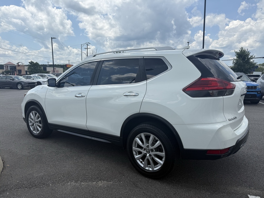2017 Nissan Rogue SV photo 5