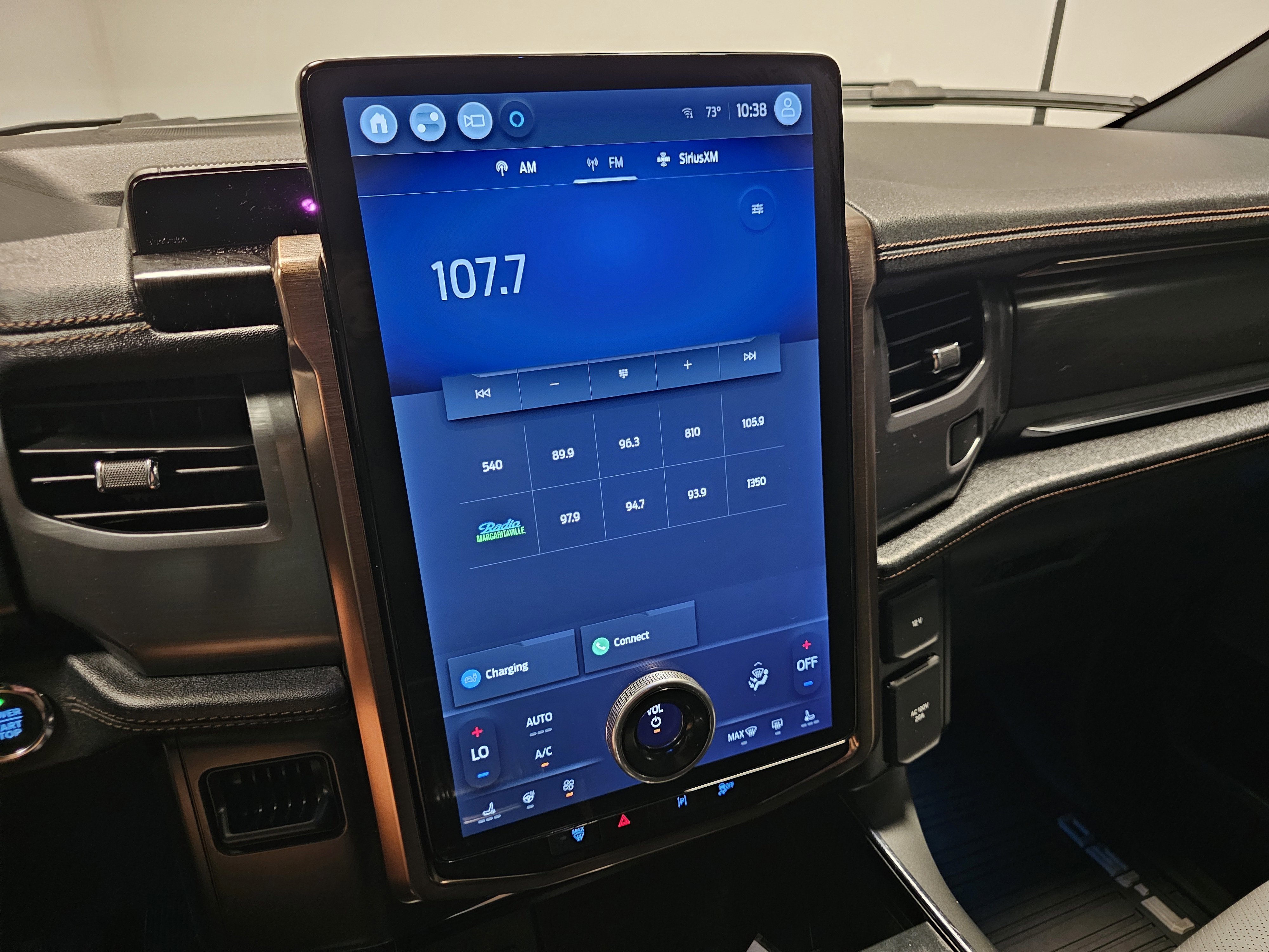 2022 Ford F-150 Lightning Lariat photo 4