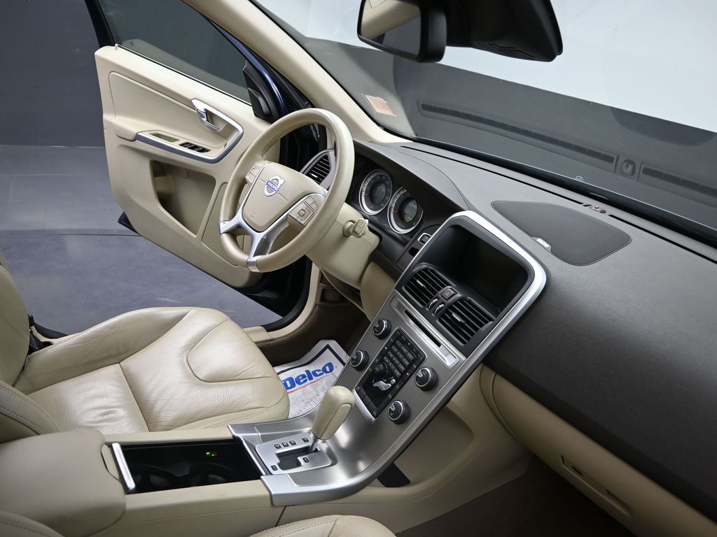 2012 Volvo XC60 T6 Premier Plus photo 17