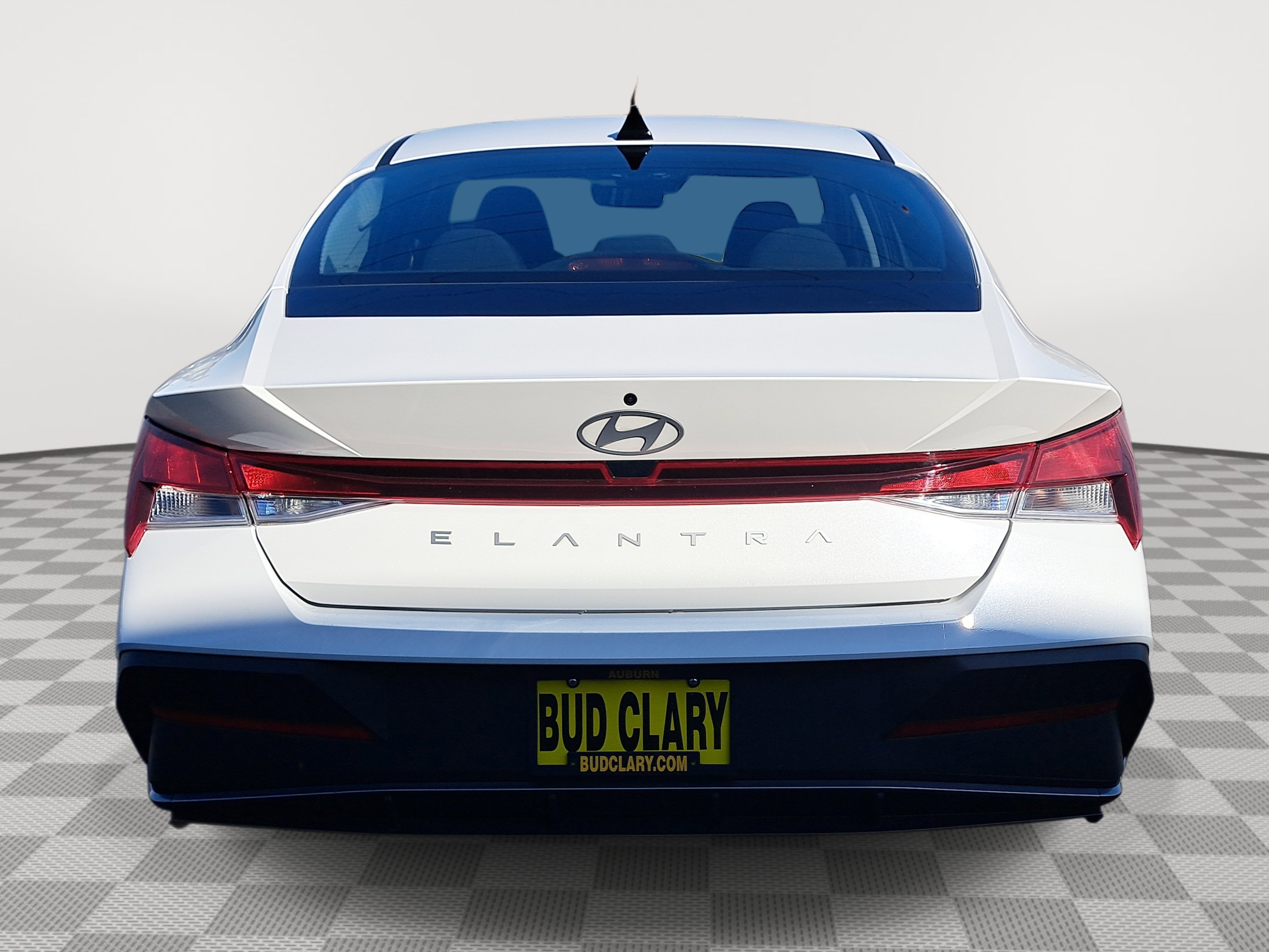 2024 Hyundai Elantra SE photo 4
