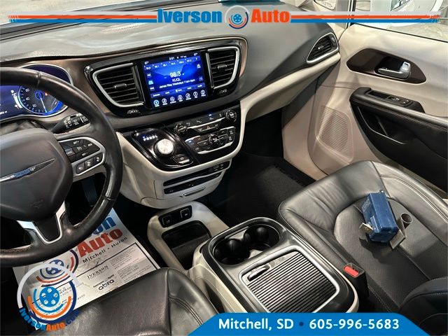 2017 Chrysler Pacifica Touring Plus photo 25