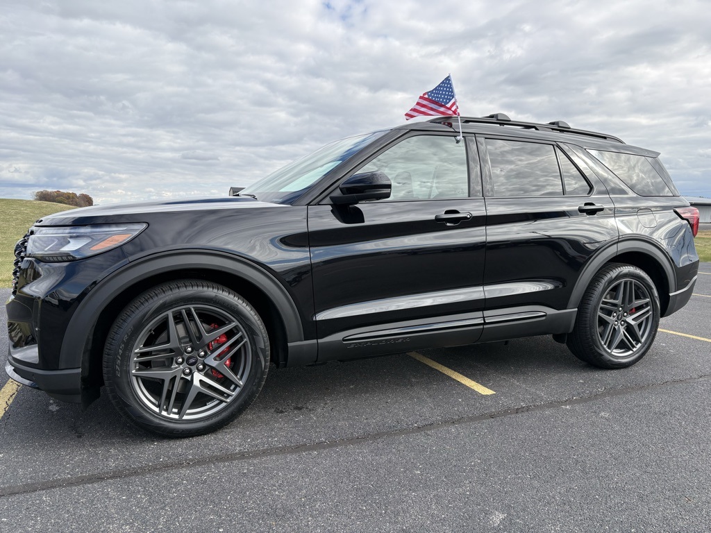 2026 Ford Explorer ST's photo