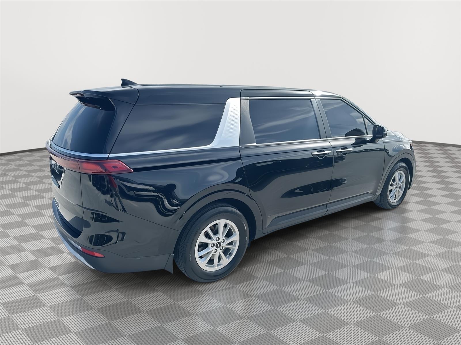 2023 Kia Carnival LX photo 3