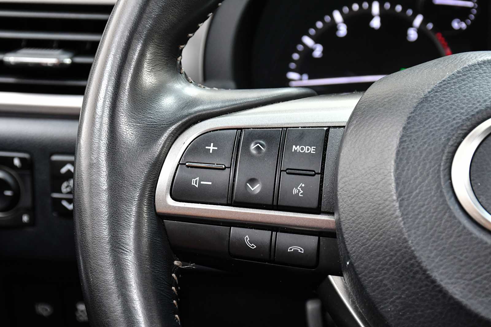 Certified Used 2023 Atomic Silver Lexus 460 Premium image 19