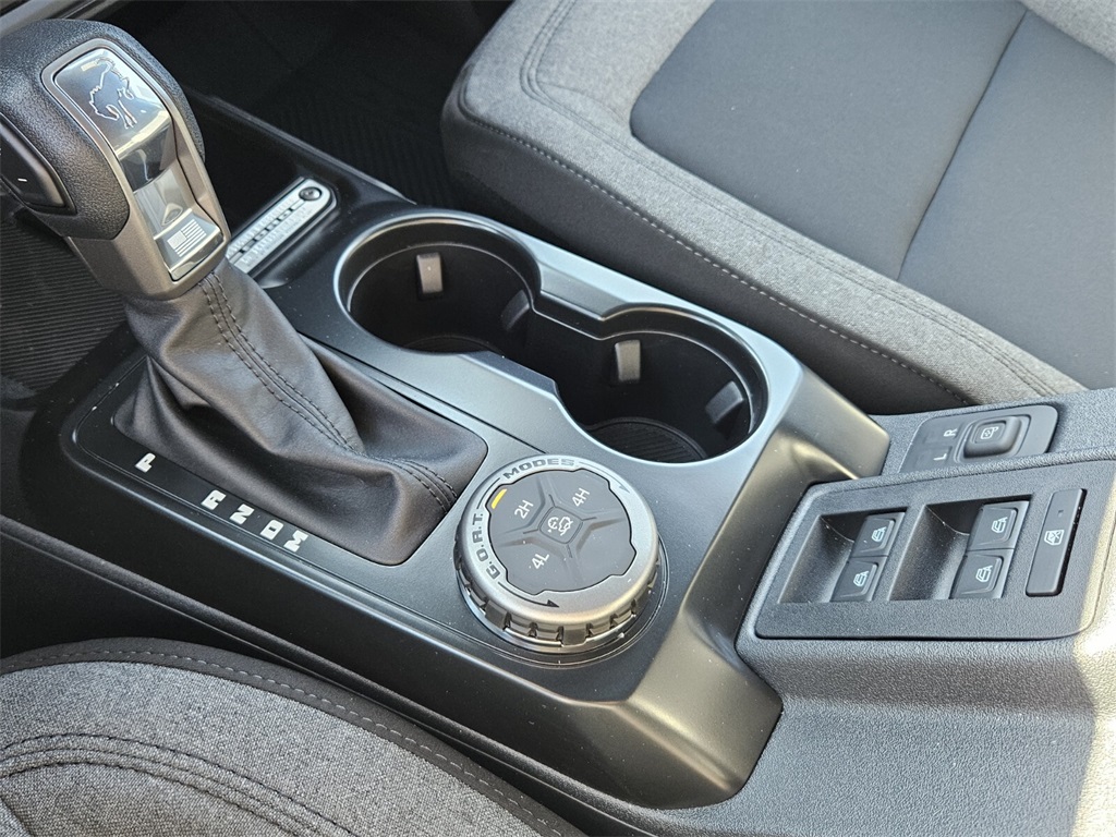 2025 Ford Bronco Base photo 20