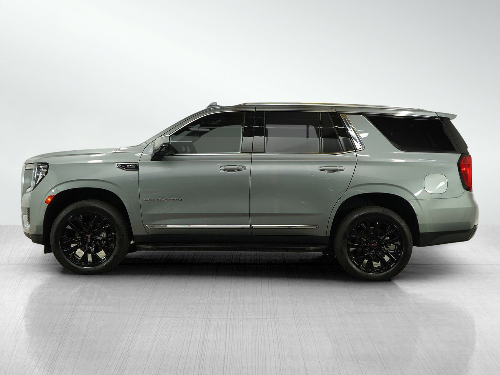 Used 2024 GMC Yukon SLT with VIN 1GKS2BKD2RR224768 for sale in Roseville, Minnesota