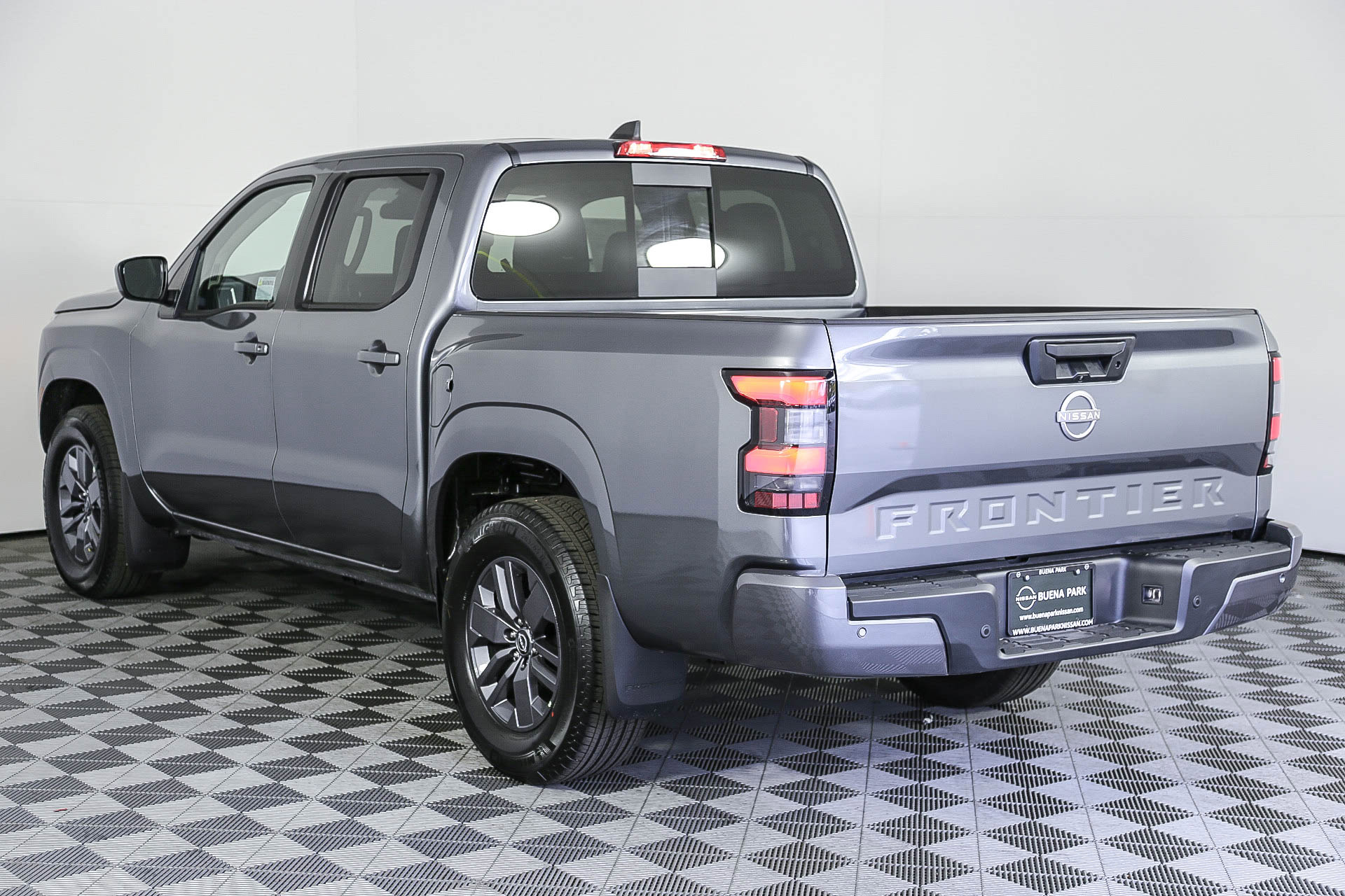 2025 Nissan Frontier SV photo 6
