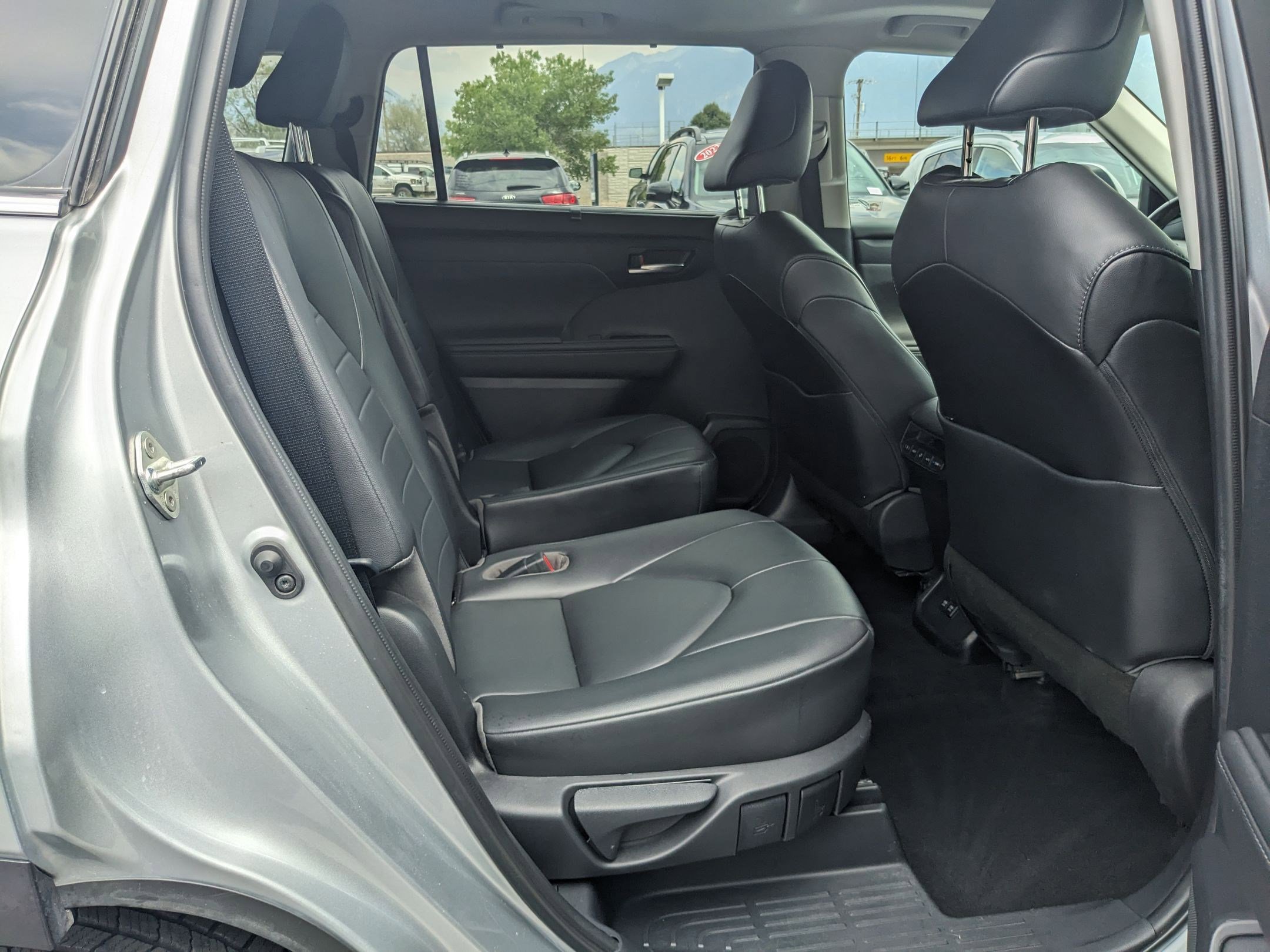 2020 Toyota Highlander XLE photo 14