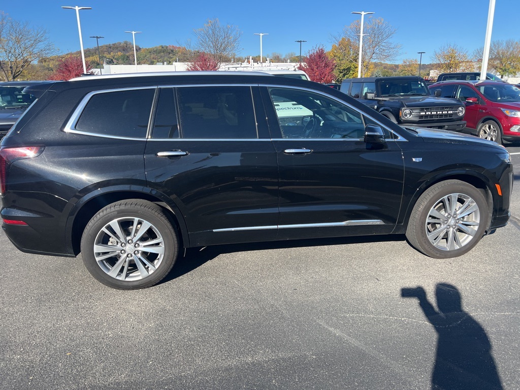 2025 Cadillac XT6 Premium Luxury photo 3