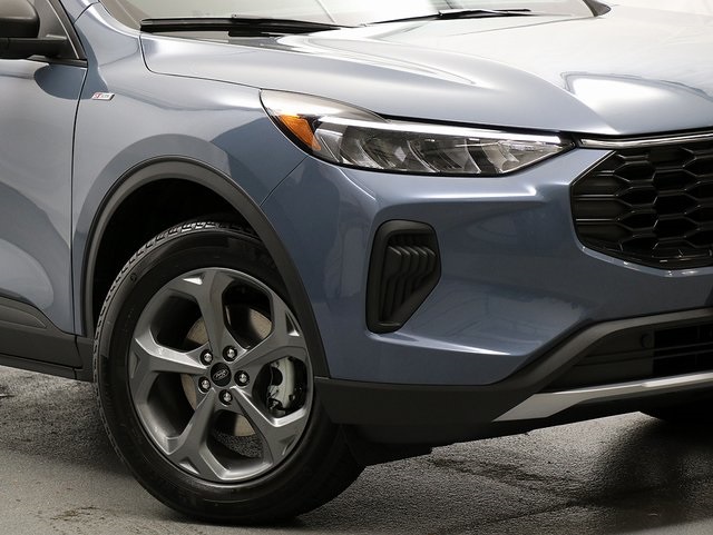 2026 Ford Escape ST-Line photo 2