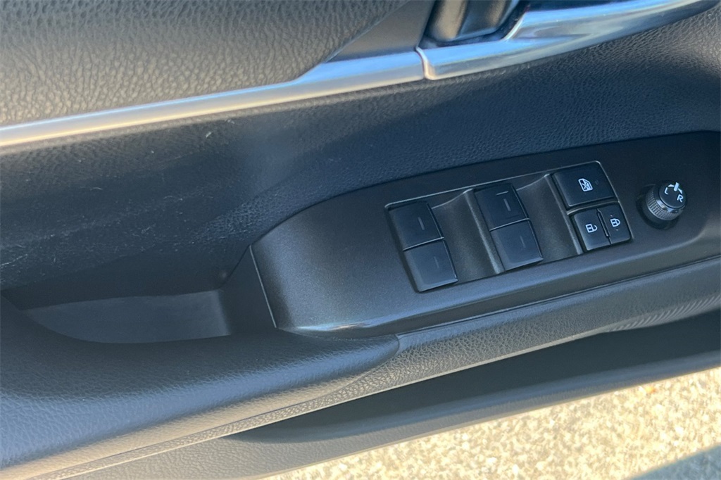 2022 Toyota Camry SE photo 16