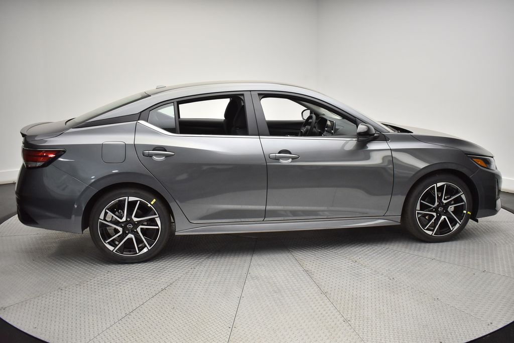 2025 Nissan Sentra SR photo 3