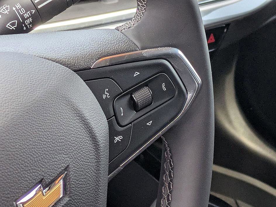 2025 Chevrolet Trax LT photo 17