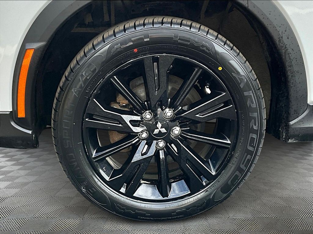 2023 Mitsubishi Eclipse Cross LE photo 27