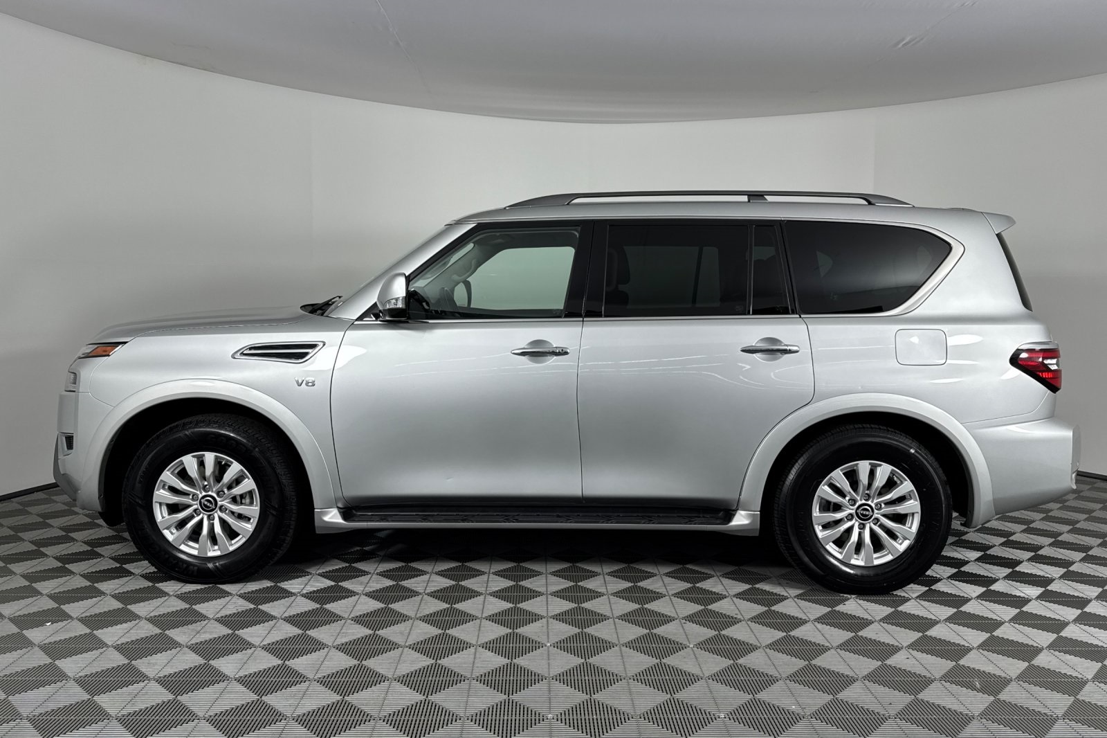2022 Nissan Armada SV photo 4