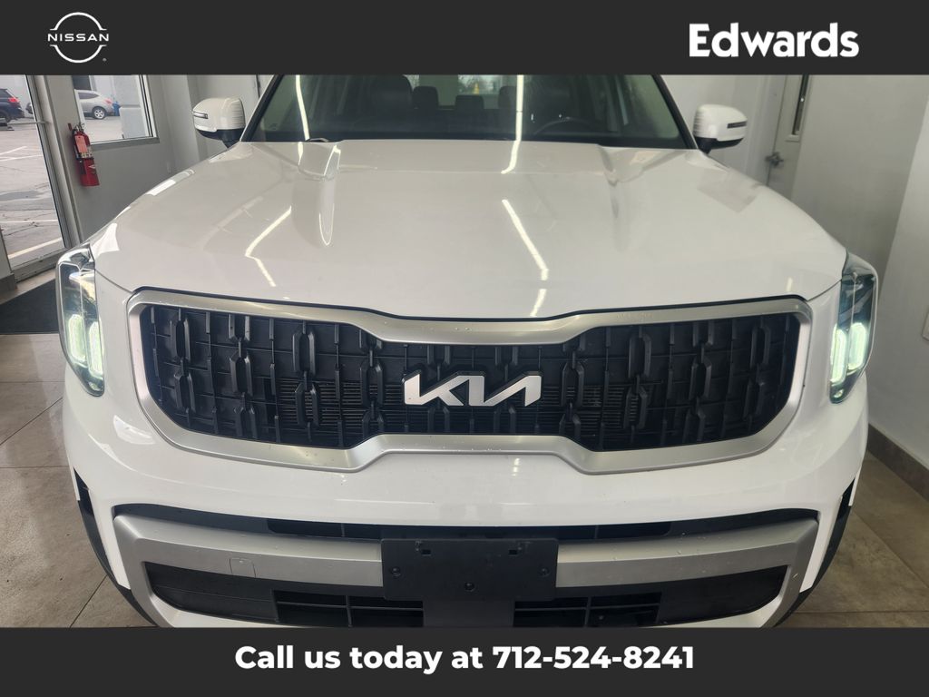2023 Kia Telluride LX photo 3