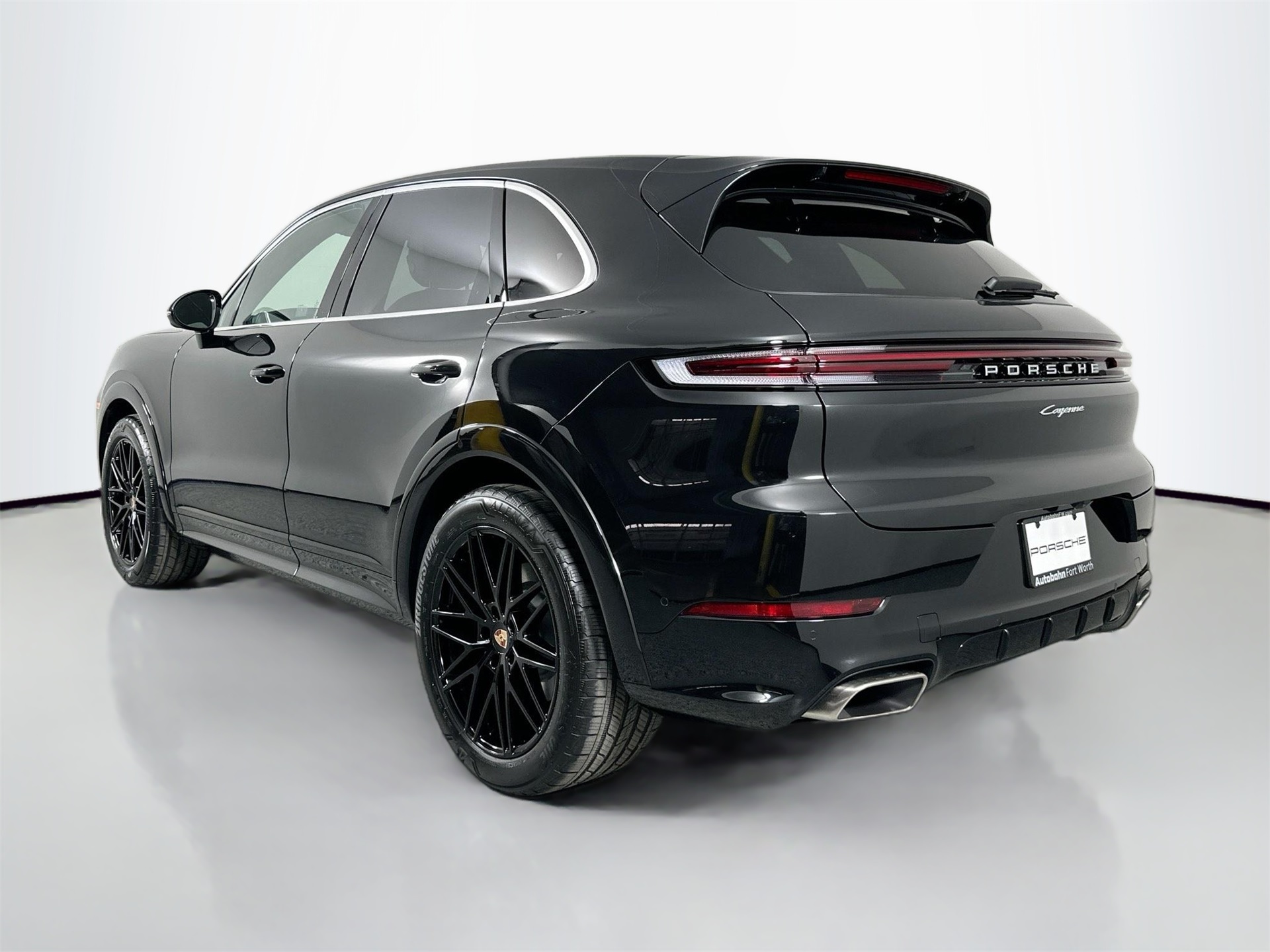 2026 Porsche Cayenne Base photo 3