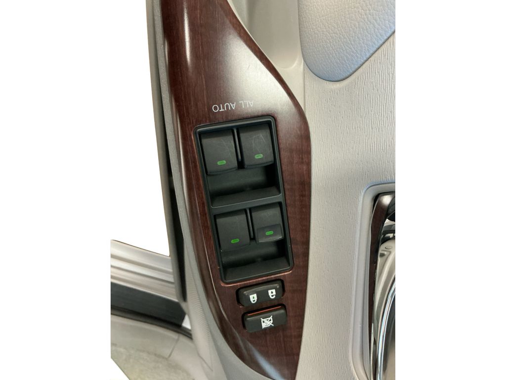 2013 Toyota Sienna XLE photo 19