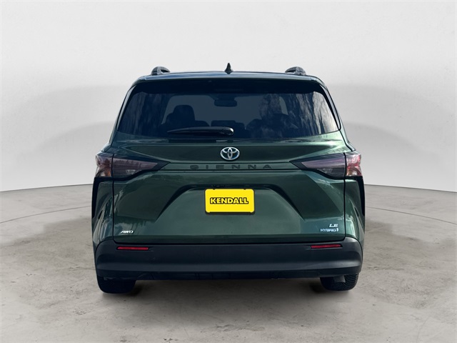 2023 Toyota Sienna LE photo 4