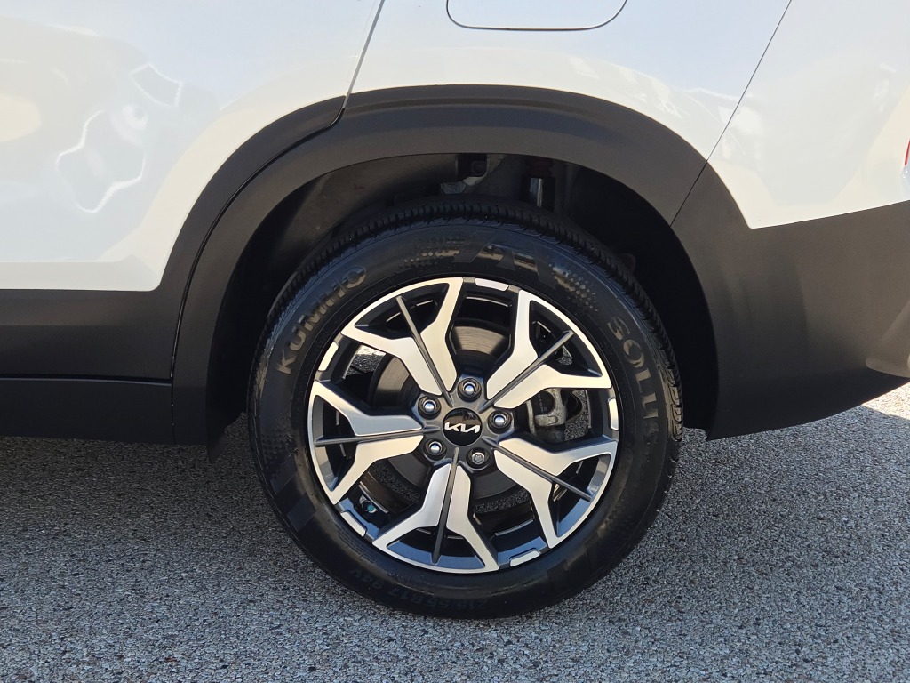 2022 Kia Seltos EX photo 15