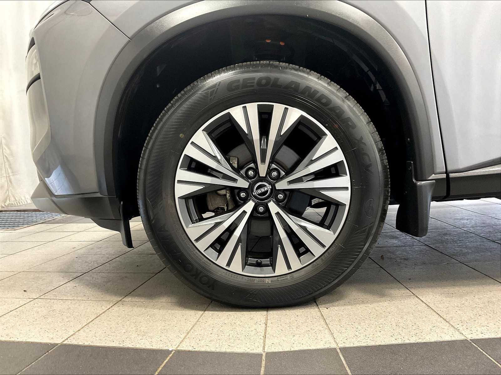 2023 Nissan Rogue SV photo 7