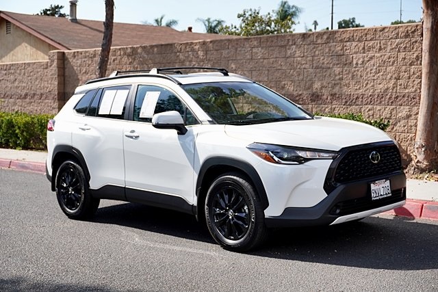 2024 Toyota Corolla Cross LE photo 4