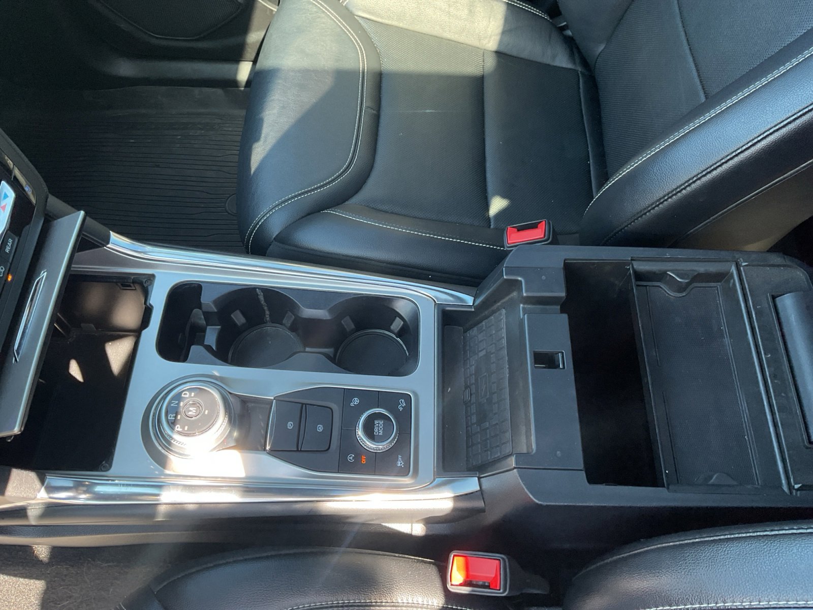 2020 Ford Explorer ST photo 24