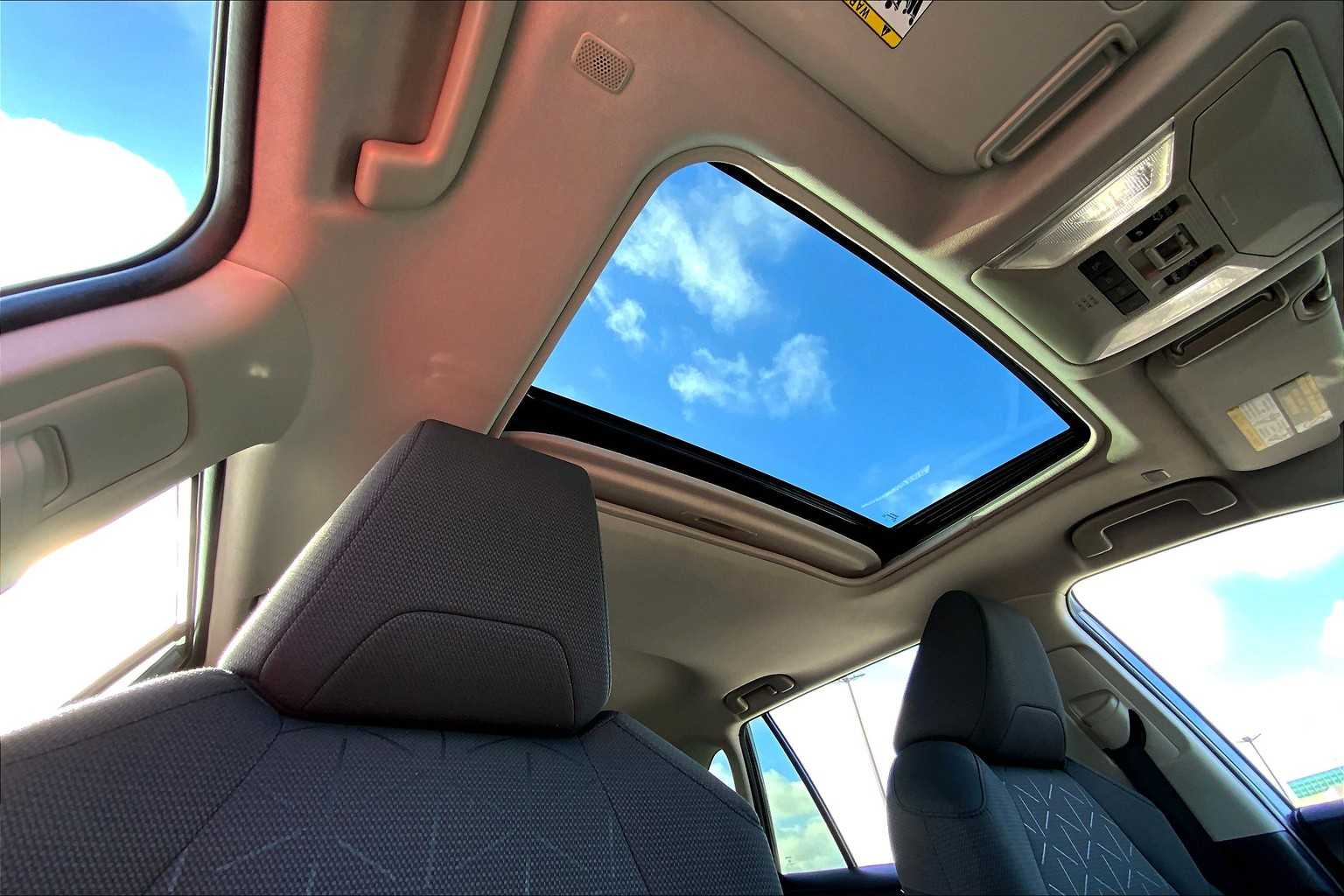 2023 Toyota RAV4 XLE photo 13