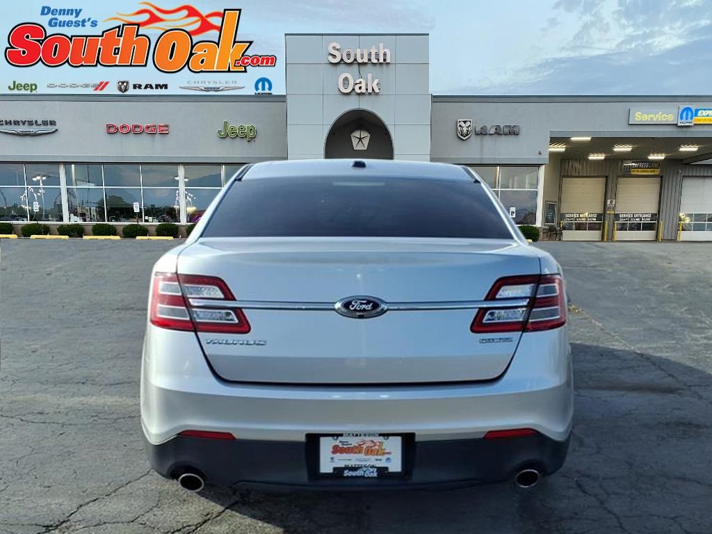 2017 Ford Taurus SE photo 3