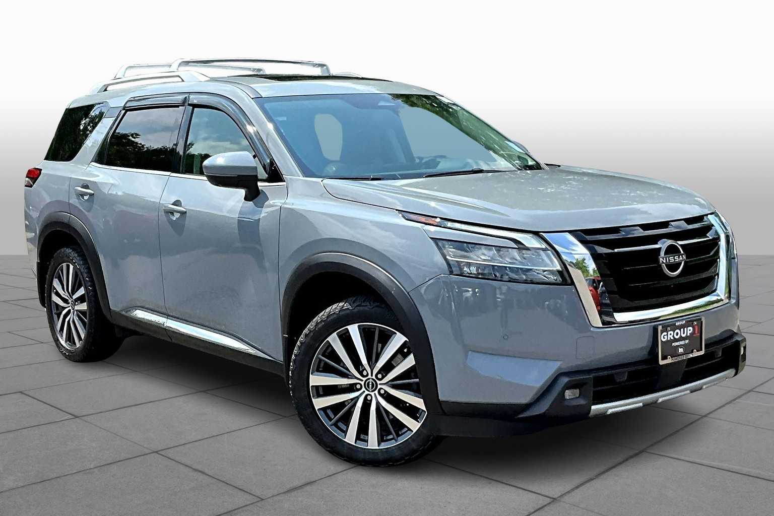2022 Nissan Pathfinder Platinum photo 3