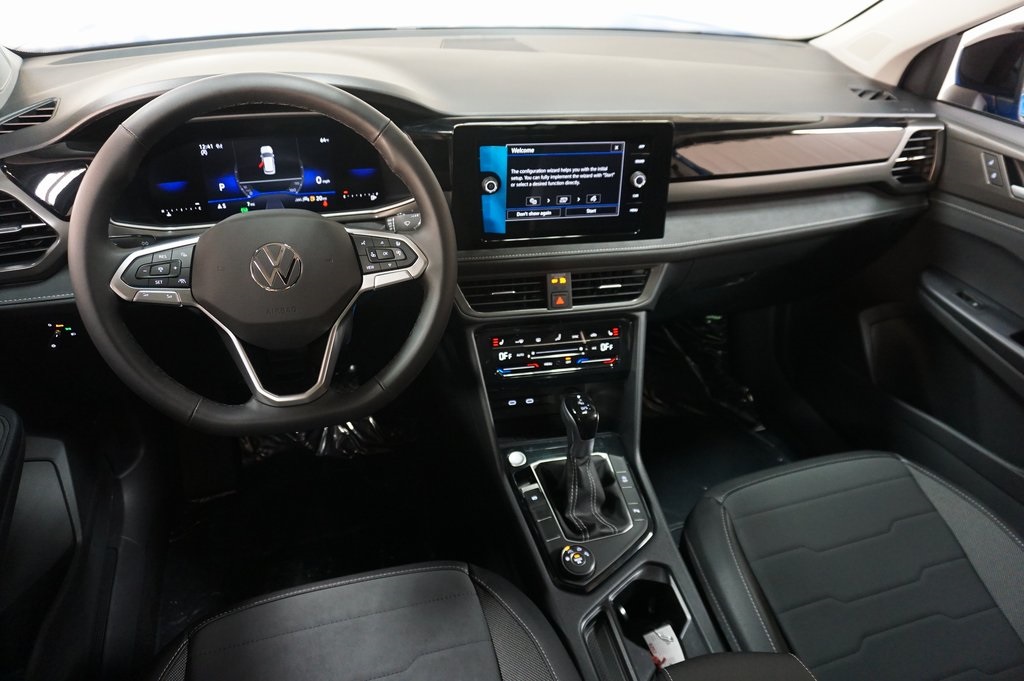 2025 Volkswagen Taos SE photo 12