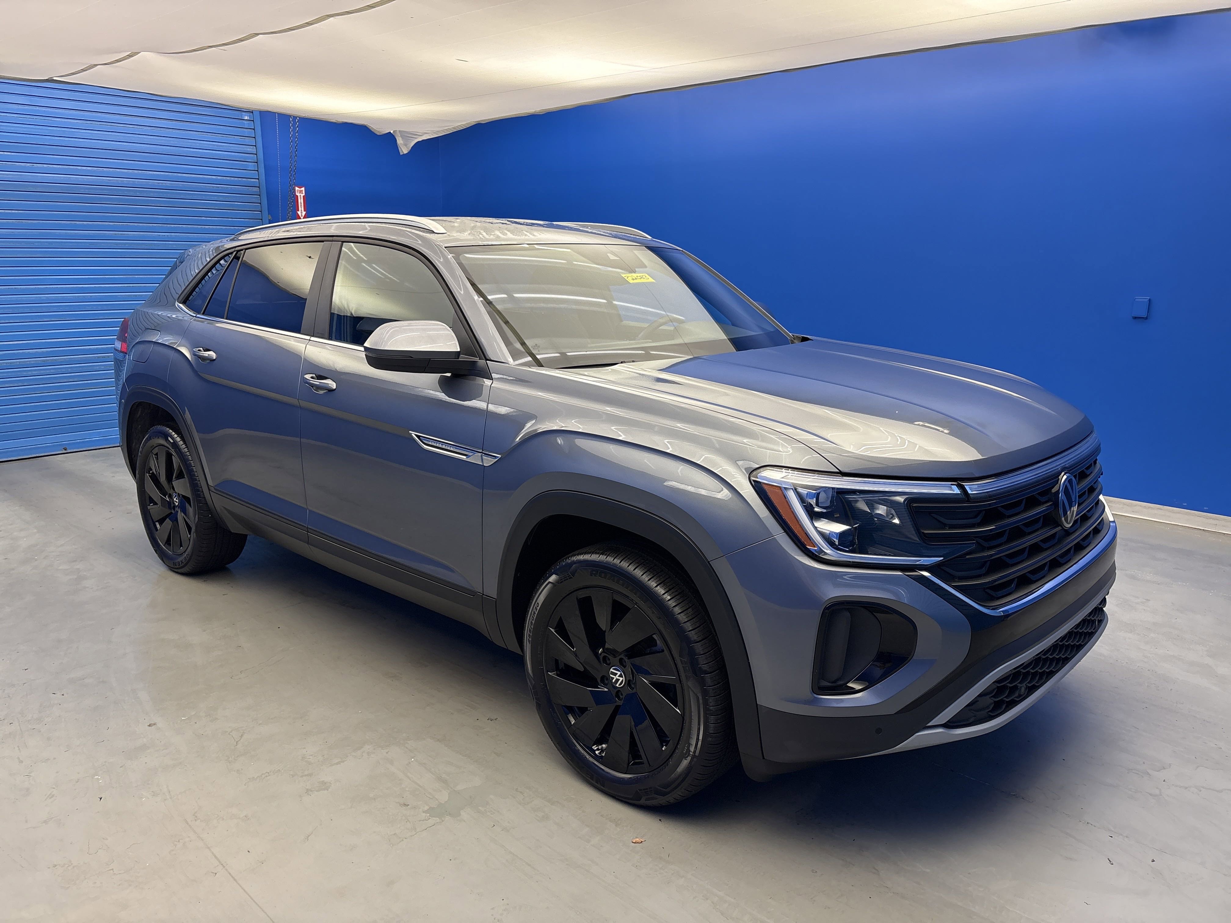 2024 Volkswagen Atlas Cross Sport SE Technology photo 2