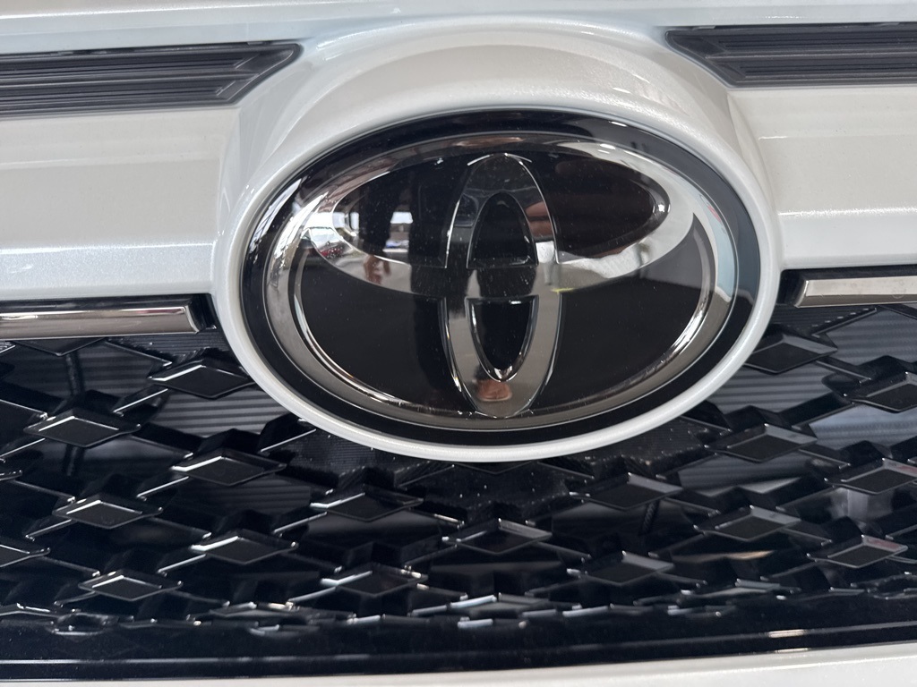 2025 Toyota RAV4 Hybrid XSE photo 15