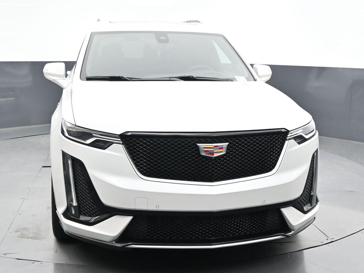 2024 Cadillac XT6 Sport photo 2