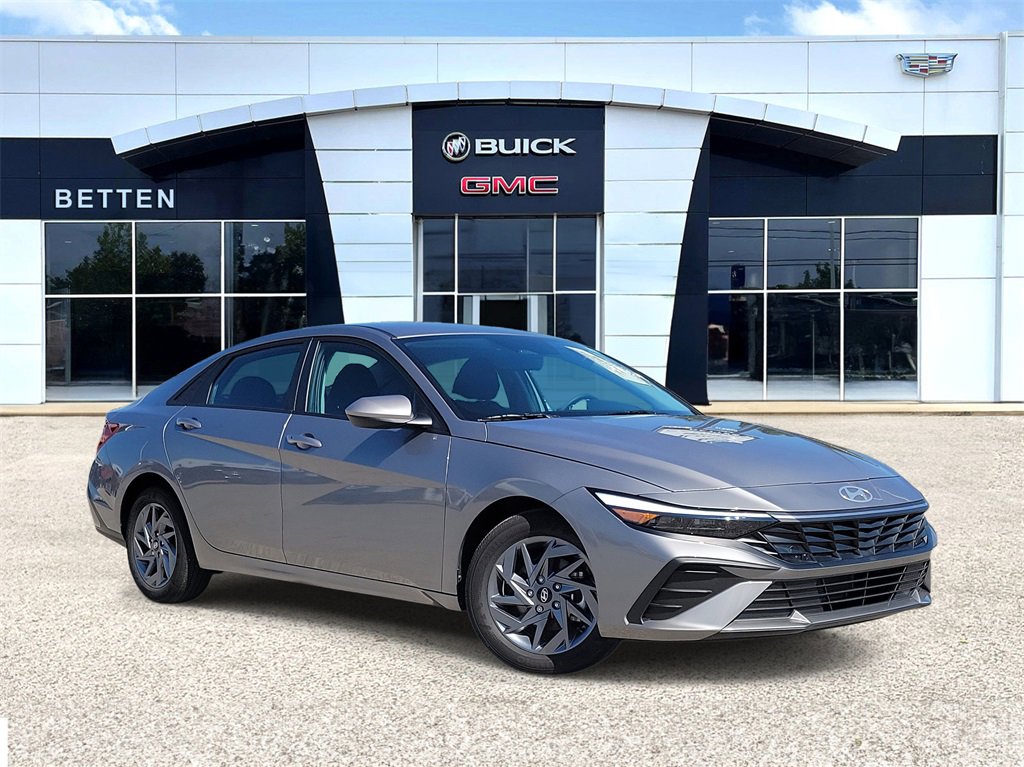 2024 Hyundai Elantra SEL photo 2